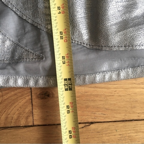 Chico’s Travelers Silver Faux Leather Margo Open Front Jacket size Large (2) - Picture 10 of 12